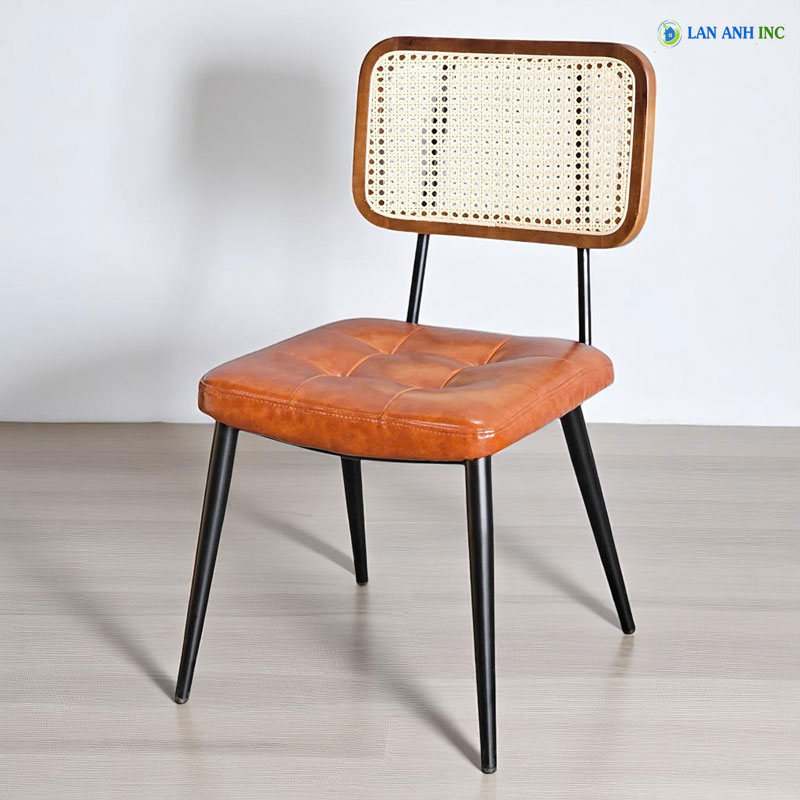 Ghế cafe nhà hàng LASK26 với mặt ngồi bọc da chân sắt sơn tĩnh điện bền bỉ.