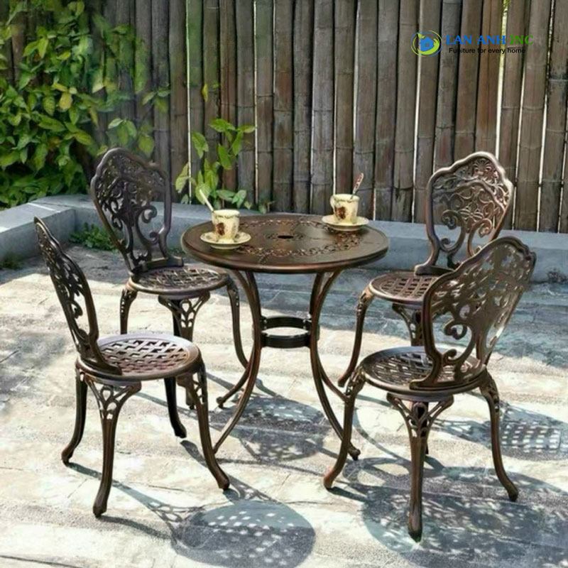 Ghế nhôm đúc ngoài trời hiện đại AV2 màu đồng mang vẻ đẹp cổ điển. Ghế nhôm đúc ngoài trời hiện đại AV2 màu đồng mang vẻ đẹp cổ điển.