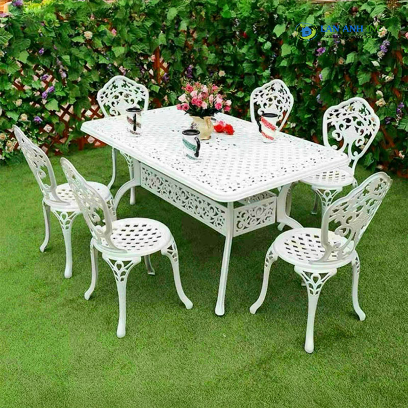 Ghế nhôm đúc ngoài trời AV2 sơn tĩnh điện có độ bền cao phù hợp cho nhiều không gian khác nhau. Ghế nhôm đúc ngoài trời AV2 sơn tĩnh điện có độ bền cao phù hợp cho nhiều không gian khác nhau.