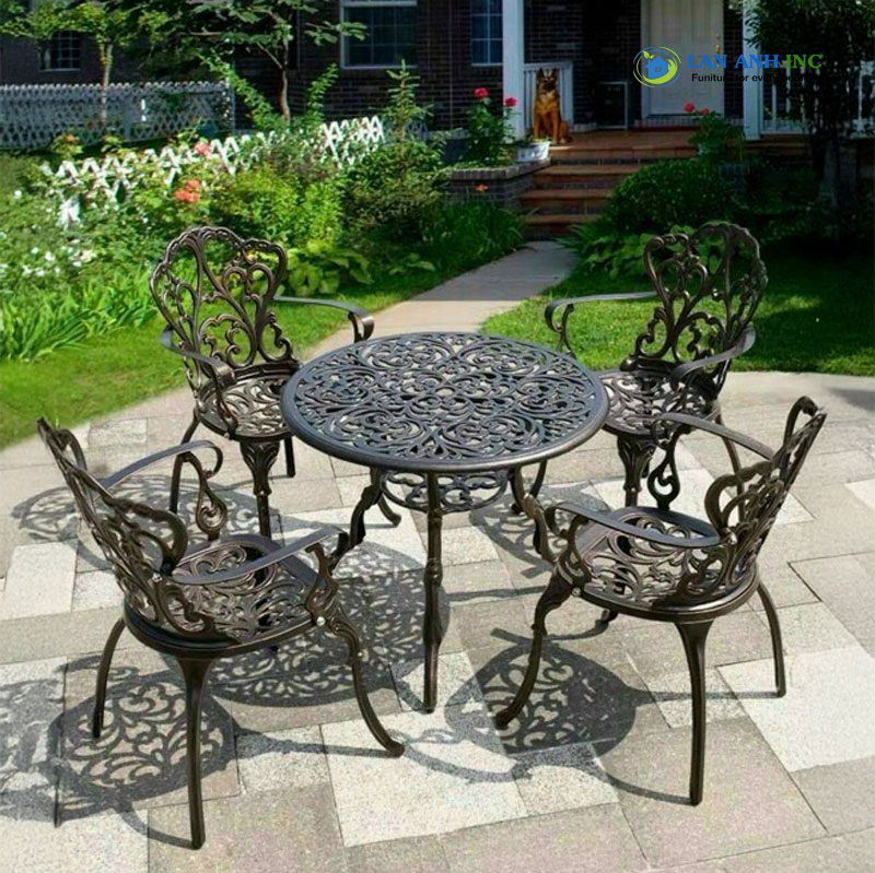 Ghế nhôm đúc có tay ngoài trời hiện đại AV3 màu đồng mang vẻ đẹp cổ điển. Ghế nhôm đúc có tay ngoài trời hiện đại AV3 màu đồng mang vẻ đẹp cổ điển.