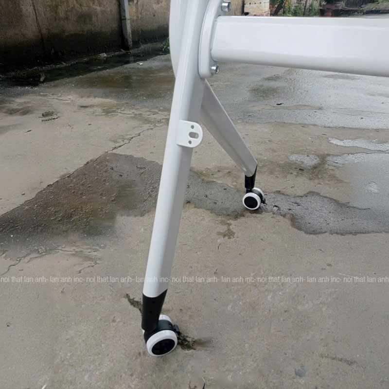 Chân bàn văn phòng LACB30 gấp gọn có bánh xe di chuyển tiện lợi. Chân bàn văn phòng LACB30 gấp gọn có bánh xe di chuyển tiện lợi.