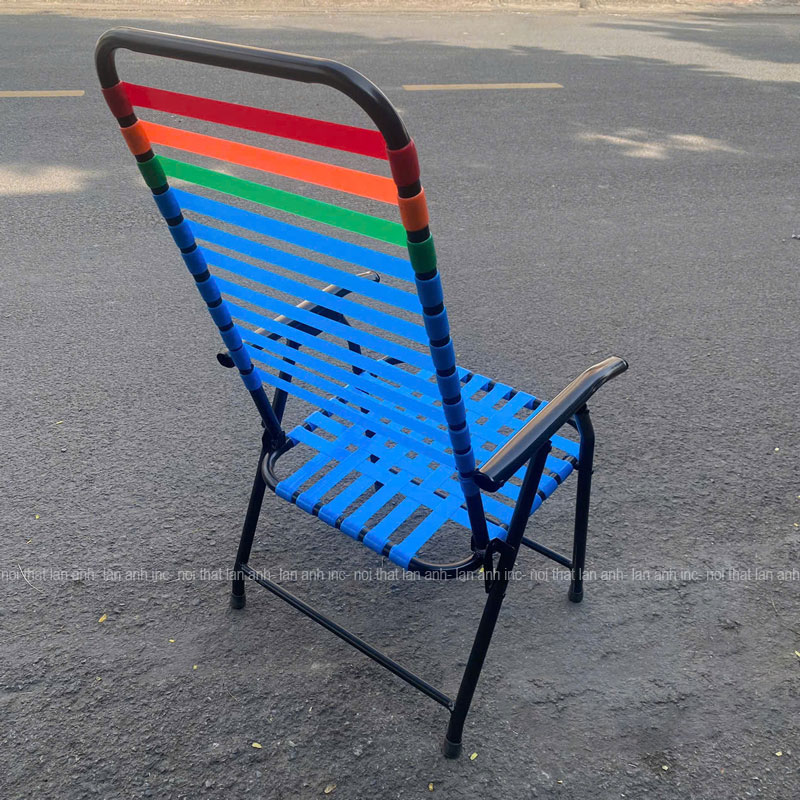 Hình thực tế ghế xếp cafe khung sắt đan dây nhựa. Hình thực tế ghế xếp cafe khung sắt đan dây nhựa.