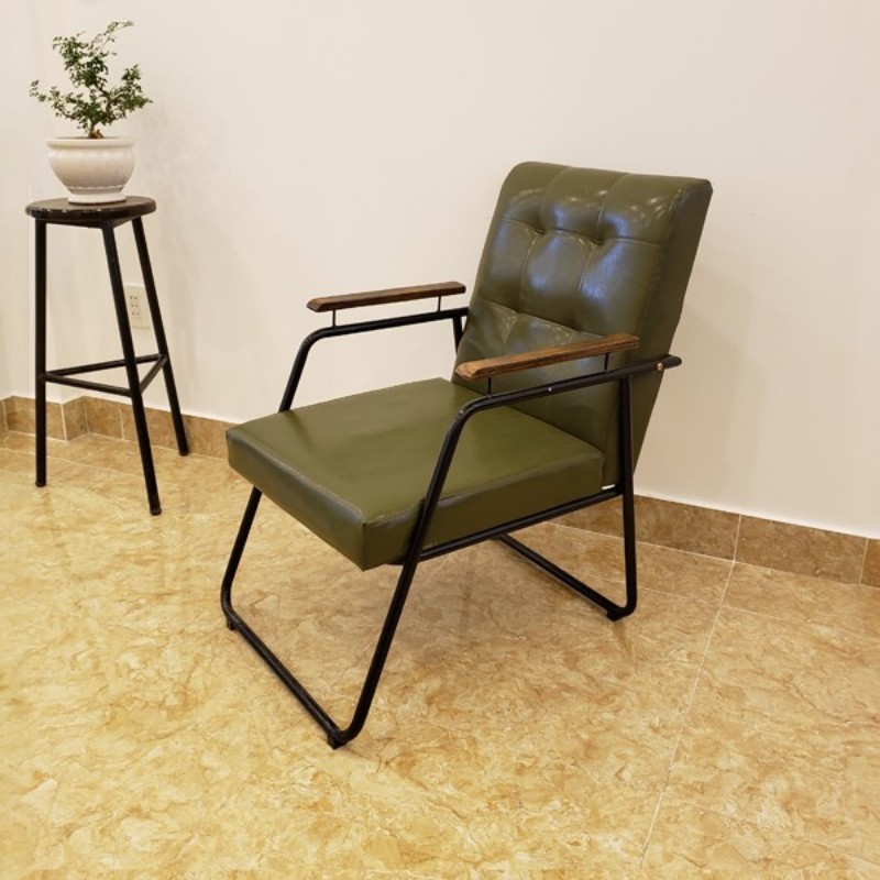 Ghế sofa cafe chân sắt mặt da cao cấp. Ghế sofa cafe chân sắt mặt da cao cấp.